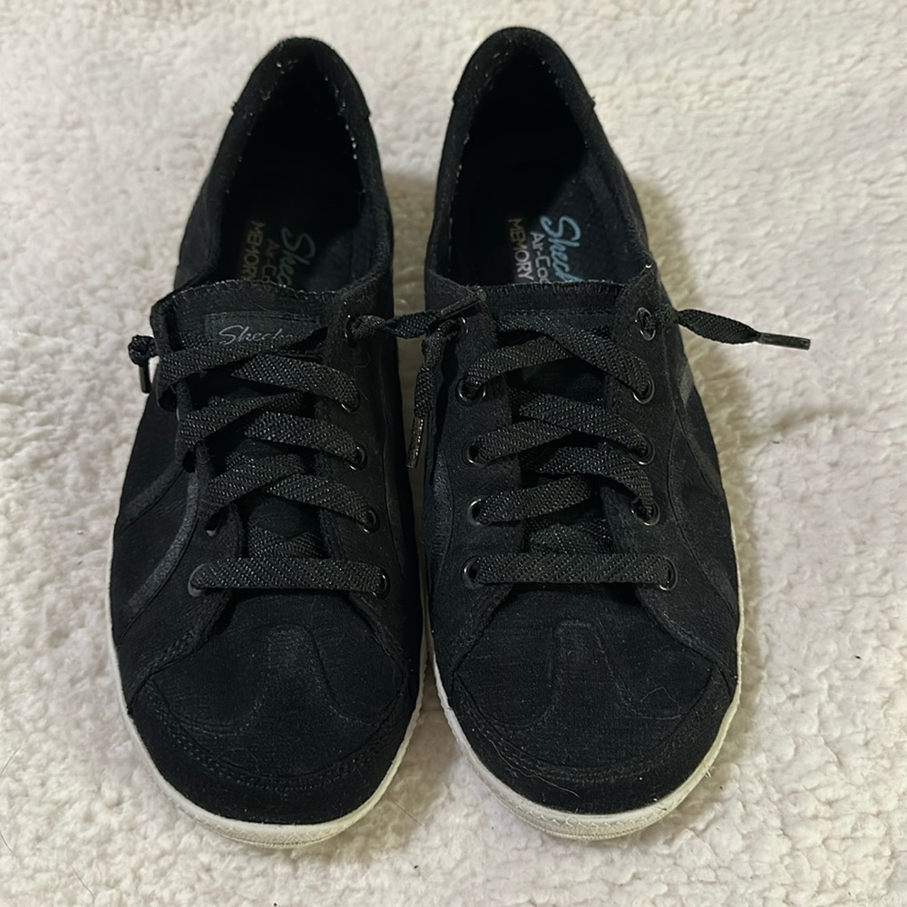 Black Sketchers Madison Ave Sneakers